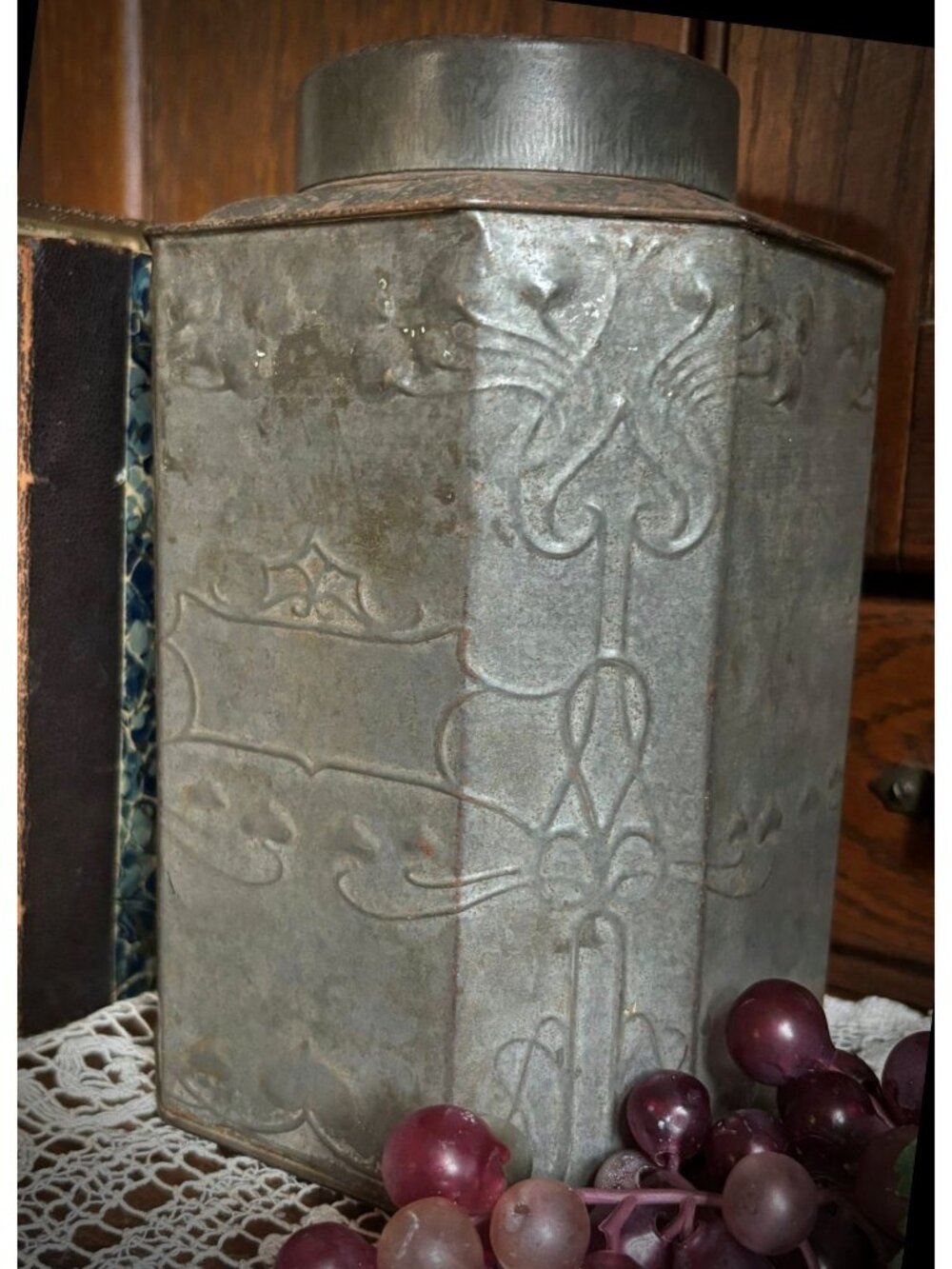 Antique Tea Tin Canister, Early 1900s Metal Storage Box, Rustic European Farmhou - Picture 4 of 7